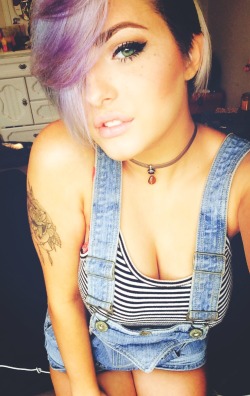 goldennfoxx:  So many overall selfies I’m sorry    Gosh. Just how pretty is this girl&hellip;