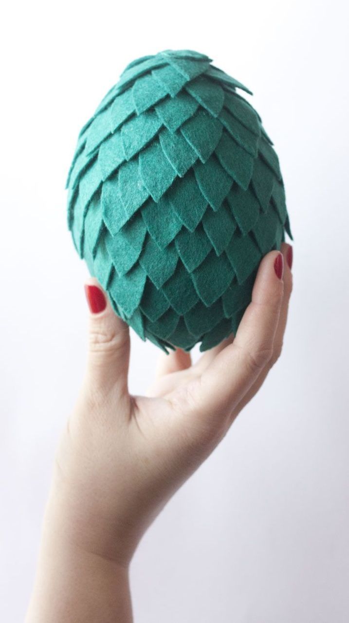 DIY Game of Thrones Dragon EggsDo you have the courage patience to make Dragon Eggs?
These Game of Thrones Eggs (or Toothless eggs) are made of felt and there is lots of sewing. LOTS OF SEWING. To save time, I think you can glue on most of the scales...