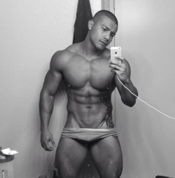 brodays:  Hot Self Pic Studs! Hundreds Of