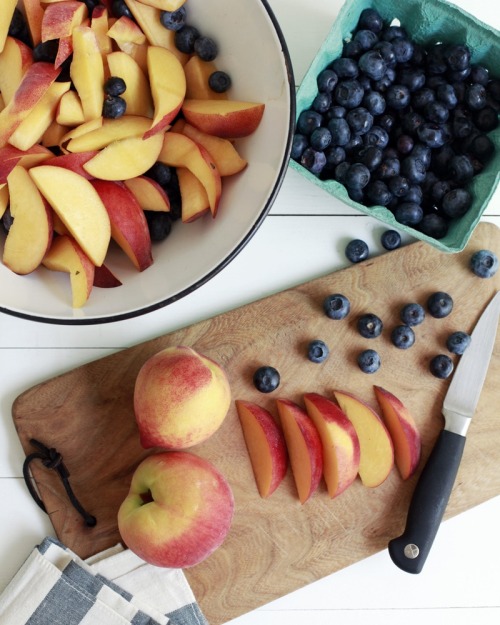 Slow-Cooker Peach and Blueberry Cobbler