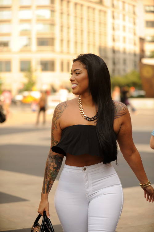 imapervert:  azzstupidphat:  Tatted Holly  its not fair for people to be this attractive 