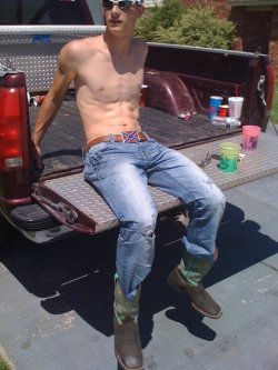 jaygordon1981:  Hot shirtless twink in the back of a truck - Check my blog GayAnthropology.com and Tumblr jaygordon1981.tumblr.com  :-P tasty