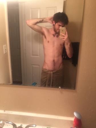 showmeurc0ck:  Straight, body : athletic height : 6'3&quot; (190cm) status :