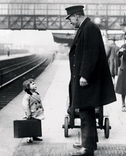 historicporn:  A young traveler seeks help. England, 1936. 