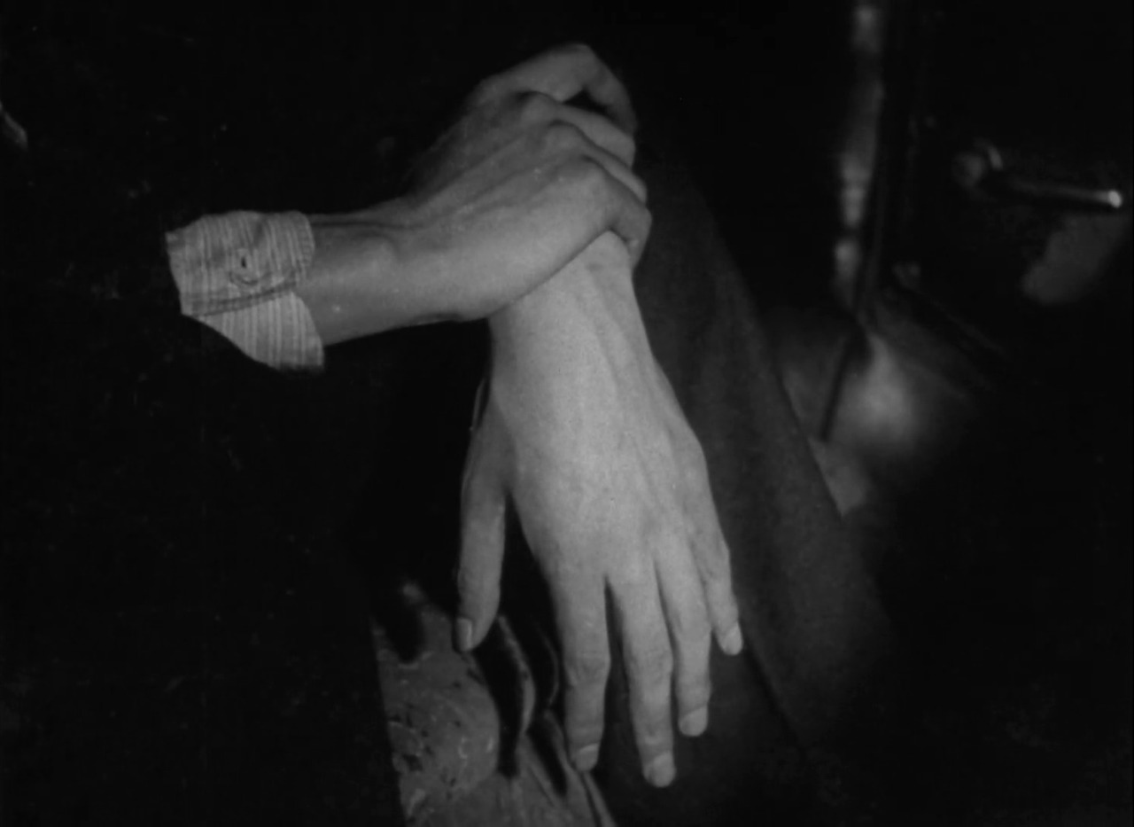 Sono yo no tsuma (Ozu Yasujirō, 1930) #sono yo no tsuma  #that nights wife #ozu yasujirō#yasujirō ozu#hands#1930#japanese cinema#japanese film#japanese movies#ozu#silent cinema#silent movies#silent film#silent