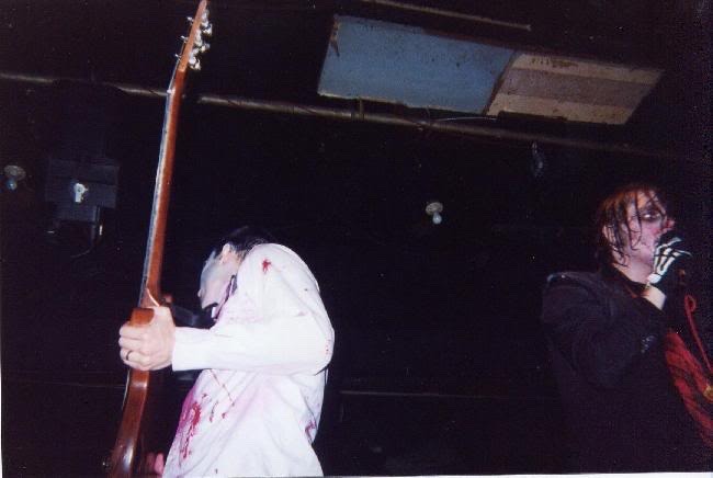 psychotic-gerard:31/10/2003 - photographed by Drew Guarini (DrewG7)and more photos from the show in the drive below (sourced from him, not me.)Halloween Photos - Google Drive