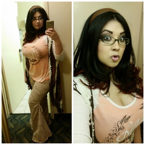 ivydoomkitty:  Come see me at @NukeTheFridge con today from 10-4 in the city of industry, CA! #ivydoomkitty #avbuckle Wardrobe by @avbuckle  She is beautiful yes?