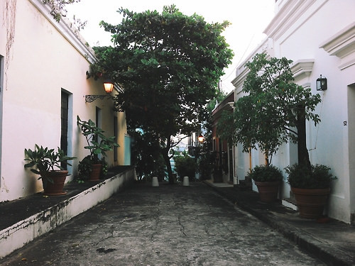vertigo-del-deseo:  Calles del Viejo San Juan on Flickr. 