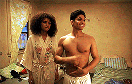 Angel & Papi In Pose 2x07