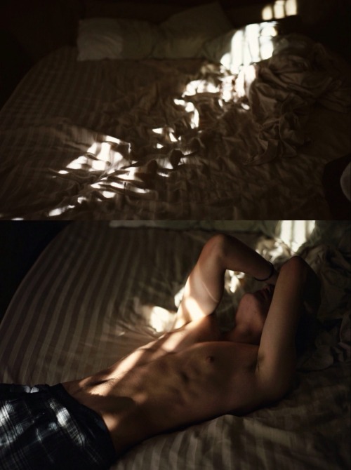 sean-clancy:Self portrait by Nino Panzarella My body strains to feel just like my eyes do to see. 