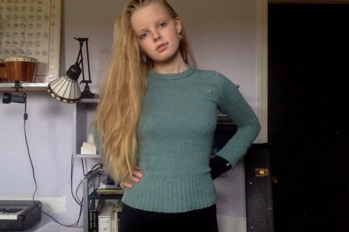 it was rly hard to pose in a way that didn’t look Stupid but this sweater is Nice with my coloring a