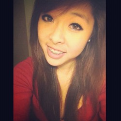 fuckyeahhsexyasians:  A smile is a girl’s best curve:) http://hollyjaneliu.tumblr.com/  