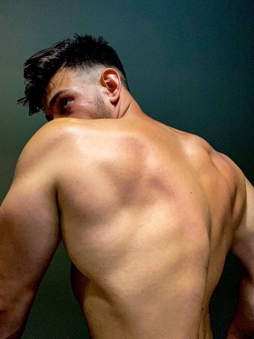 joeyblackout:Joey Blackout. I’m what happens when the lights go out. 
