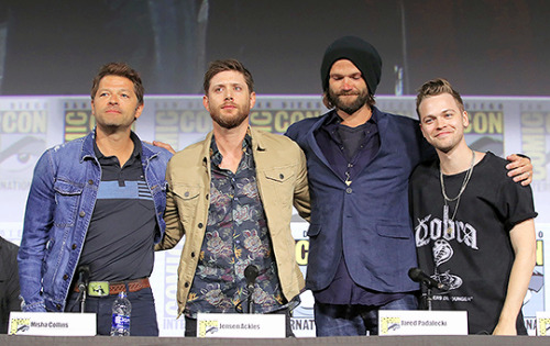 mystiquesdestiny:Micha Collins, Jensen Ackles, Jared Padalecki & Alexander Calvert at the “Super