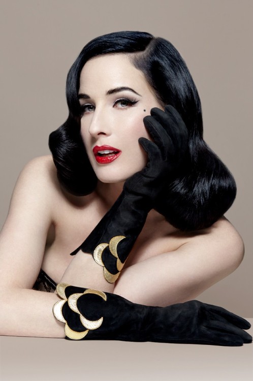 ohdita:Dita Von Teese Debut Glove Collectionhttp://justoneeye.com/designers/women-25/dita-von-teese.