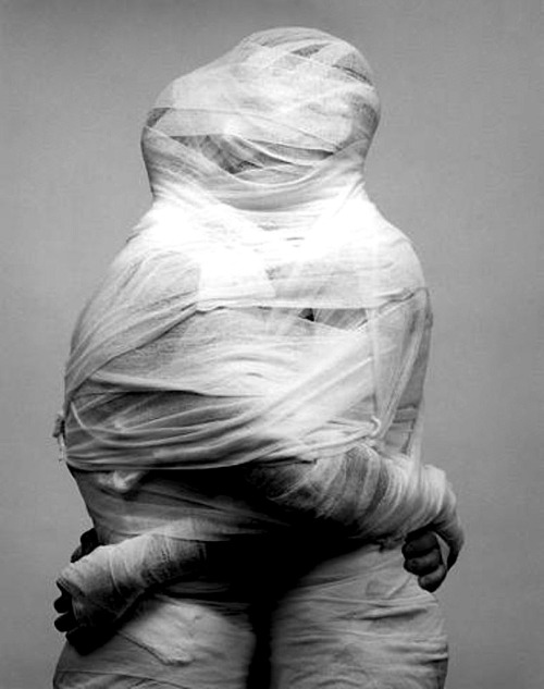 ohthentic:  66lanvin:  delautrecotedumiroir:  White Gauze, Robert Mapplethorpe, 1984.  UNTIL the END we are NOW……….No.11  Ohthentic 