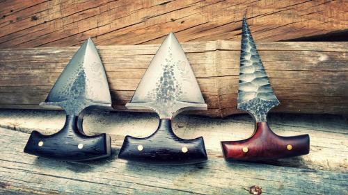 gunsknivesgear:  Push Knives.