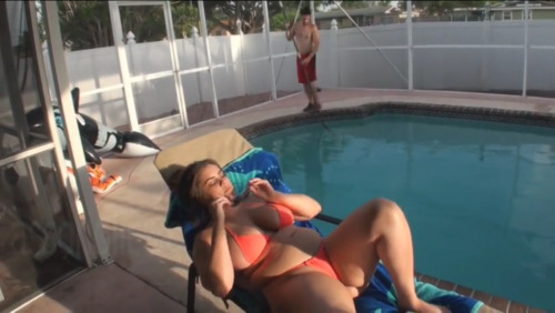 sphenis: pilingonthepounds:  Katie’s no longer skinny 👀  Holy shit she got fat 😍 
