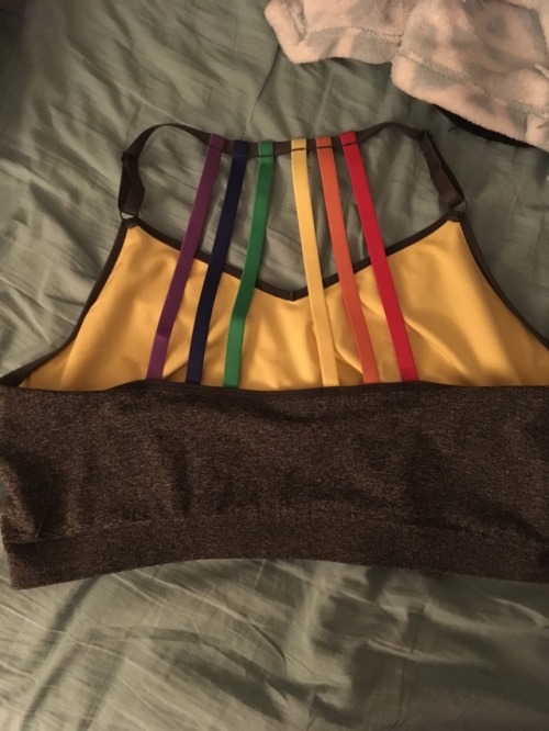 a-sunshine-gay: to my fellow lgbtq+ big titty people: i just got this halter bralette and it’s super