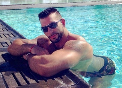 phd-bullrider:  Aqua-man.  What a cool drink of water! 