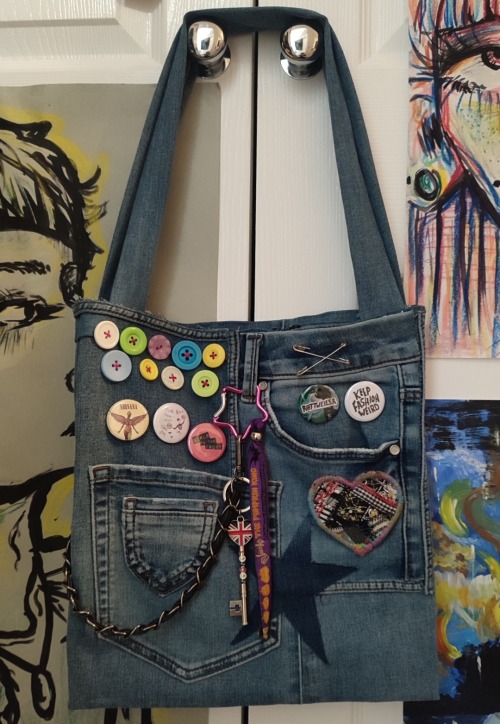Was Bored So Made A Bag Using An Old Pair Of Jeans :3