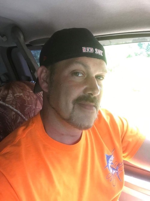 amrb2015: This man is fucking hot!!!! Girls, what you think? Who wants to fuck him? Reblog if you&rs