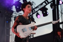 jethrotull7:  St. Vincent, she rocks…..