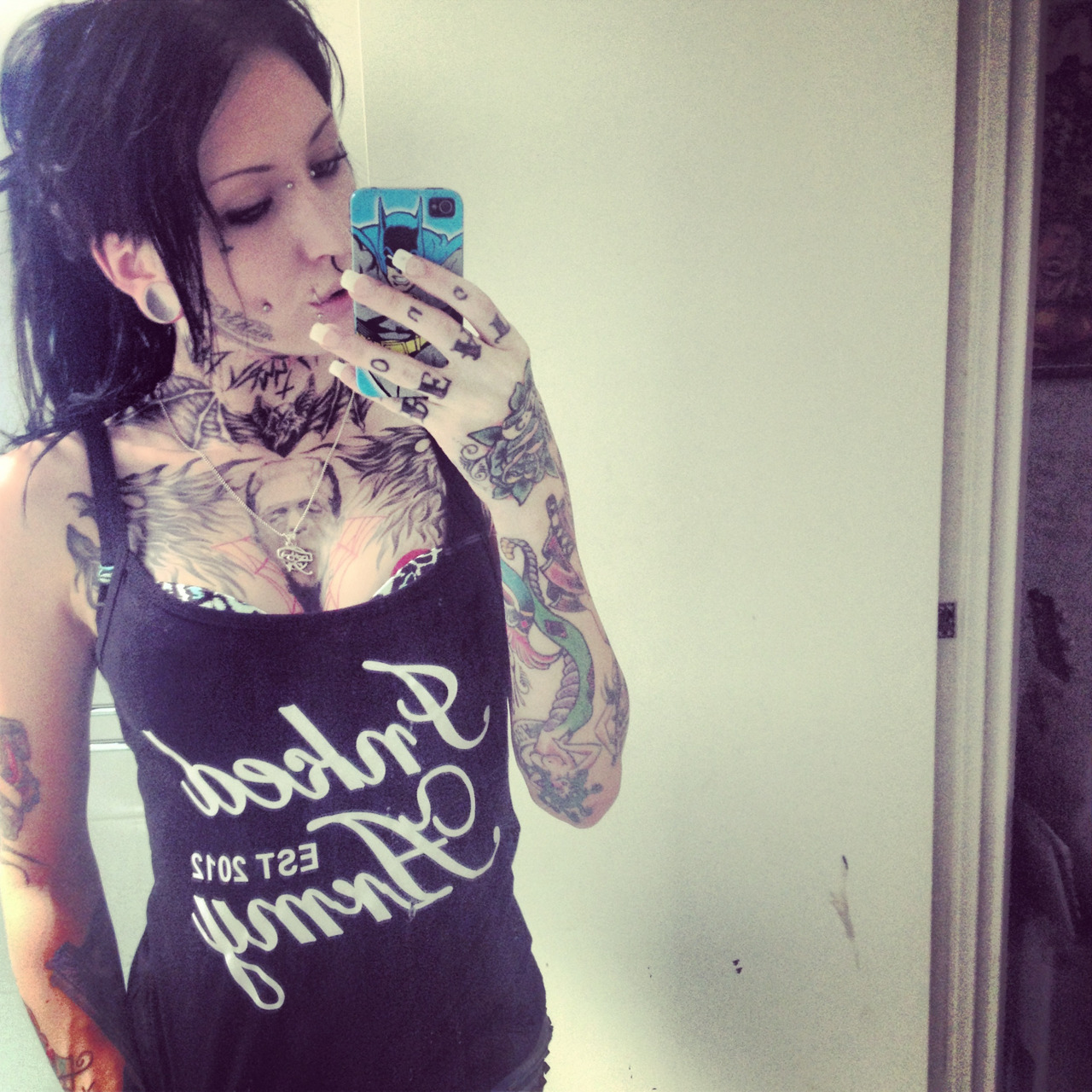 alicasanova:  Follow this babe!!