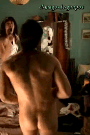 el-mago-de-guapos: Jared Turner  Go Girls 1x11 (also shirtless Jay Ryan walks in on him) “I might just umm…” Click here to catch Jay Ryan naked! 