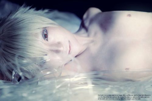 bishounenirl: Kaworu Nagisa cosplay by Est.Est is known for his androgynous beauty which allows him 