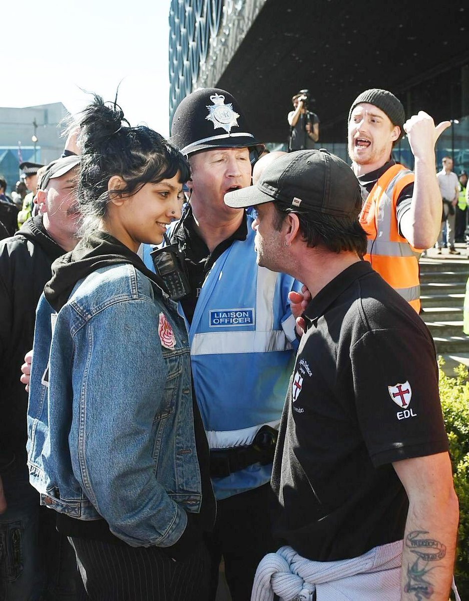 will-x-vi:  watchoutforintellect:  Saffiyah Khan steps in to defend another woman