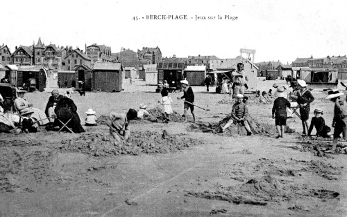 voyage-et-vacances:Jeux sur la plage, Berck-Plage, Pas-de-Calais, 1900.