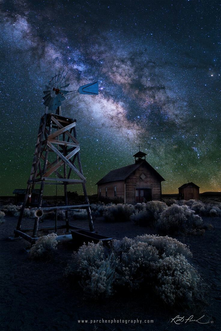 thedemon-hauntedworld:  Credit: Rick Parchen Oregon Homestead under the Stars 