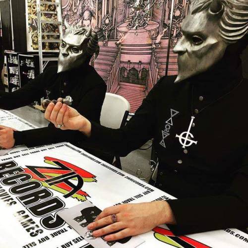 future-mrs-ghoul: Ghouls!