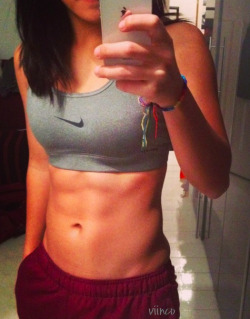 lesbianswholooklikeumlesbians:  Ellie, CrossFit. http://viinco.tumblr.com/ Face, check out my insta: @leo10715