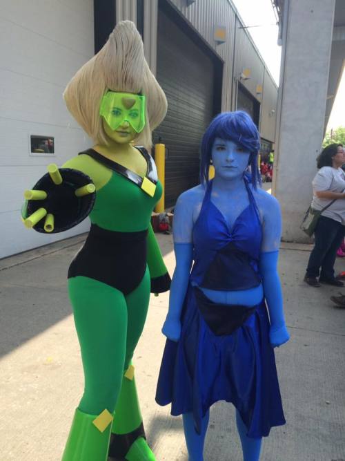 maphix:  in honor of barn mates! i actually got this photo before i saw the episode but omg i loved it. peridot trying to befriend lapis was so funny! thanks to @theterrifyingrenegadepearl for helping me find the su shoot, she was so nice!   @slbtumblng