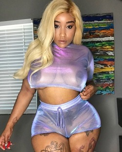 thickblr2:  https://www.instagram.com/thenikiarenee