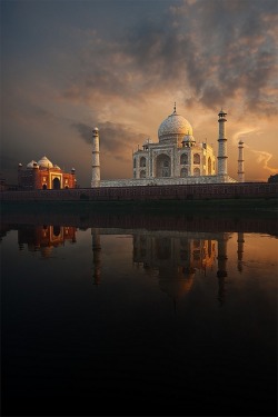 nm-gayguy:  crescentmoon06:  Taj Mahal, Agra,