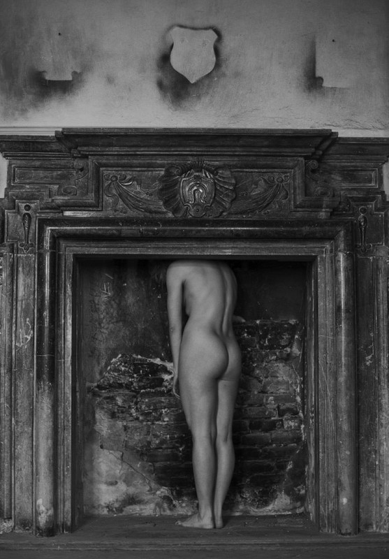 bestowmysubmissiveart:  darkangelsbride:Photo by Taliya Raynik  Another fun game