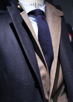 the-suit-man:  Suits, men &amp; men&rsquo;s fashion http://the-suit-man.tumblr.com/