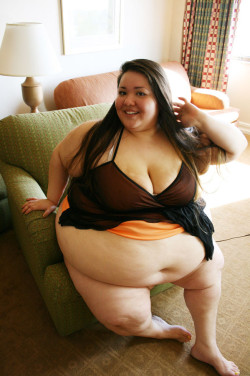 59314:  ssbbwhunter:  cl6672:  mycorspeisazombie:  epicmerp:    (via TumbleOn)  all around cutie with a spectacular belly!  Just wow people!  Sexy big belly