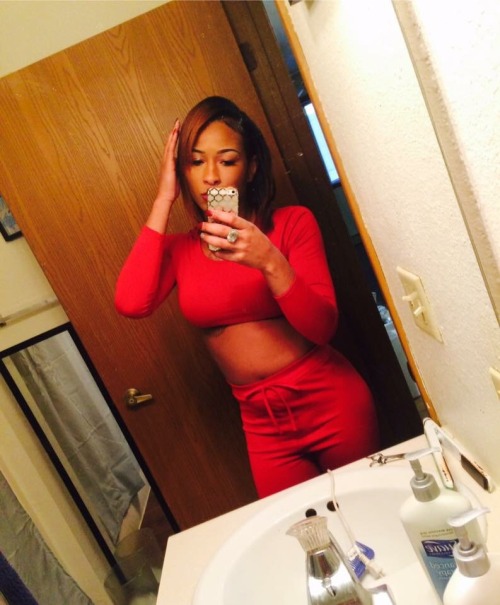 chinasweetcheeks:Like a model