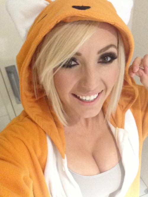 jessicanigri:  AVCON 2013<3 I miss everyone so much <3