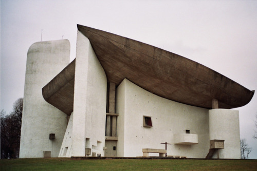 apeninacoquinete:Le Corbusier | Notre Dame du Haut, Ronchamp                