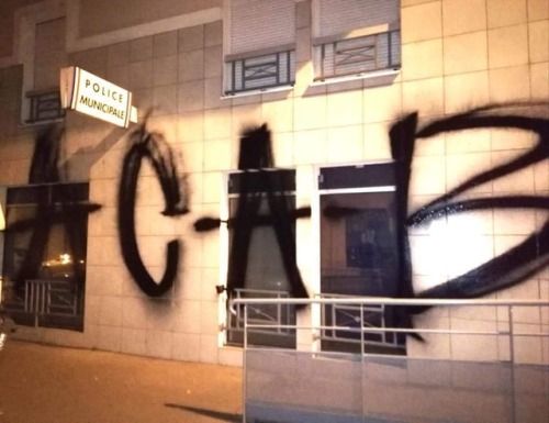 25/8/2019 - The &lsquo;Anti-Repression Brigade&rsquo; vandalised a Lyon police station overnight wit