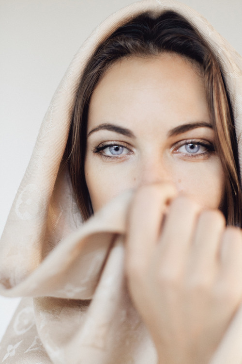 ho cercato ..il tuo sguardo tra mille sguardi e non dormivo … ho trovato i tuoi occhi nei miei .. una sola volta .. ed ora sogno !!  Thewolf 