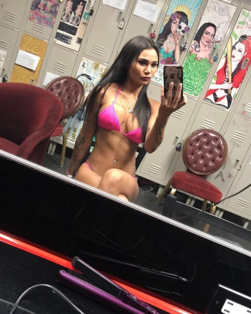 stripper-locker-room:  https://www.instagram.com/_sunshineeovo/