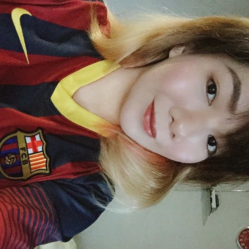 Wearing the best shirt ever!!! ❤️ Neymar, notice me! #igersFCB #vsco #vscocam (at Marion&rsquo;s Roo