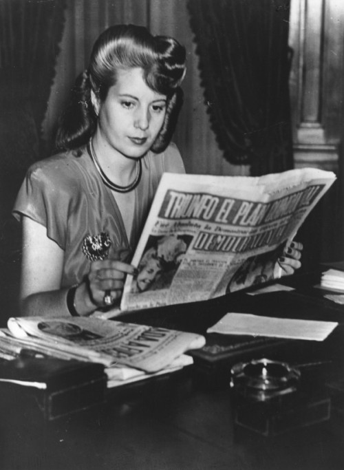 Eva Perón (1919-1952), wife of Argentinian dictator Juan Perón, reads a copy of ‘Democrazia,&r