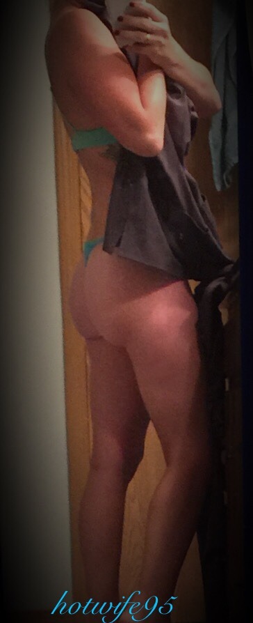 hotwife95:  My Sunday Funday is getting spent at work! Wonder whatâ€™s in store